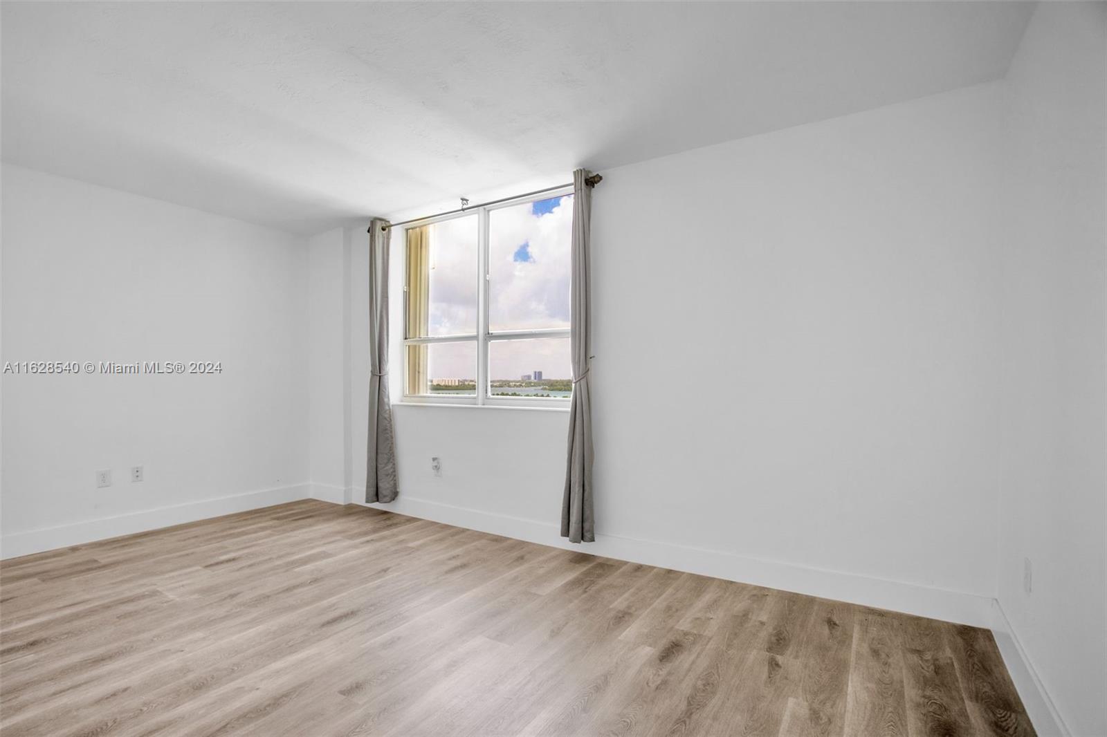 10185 Collins Ave # 1203