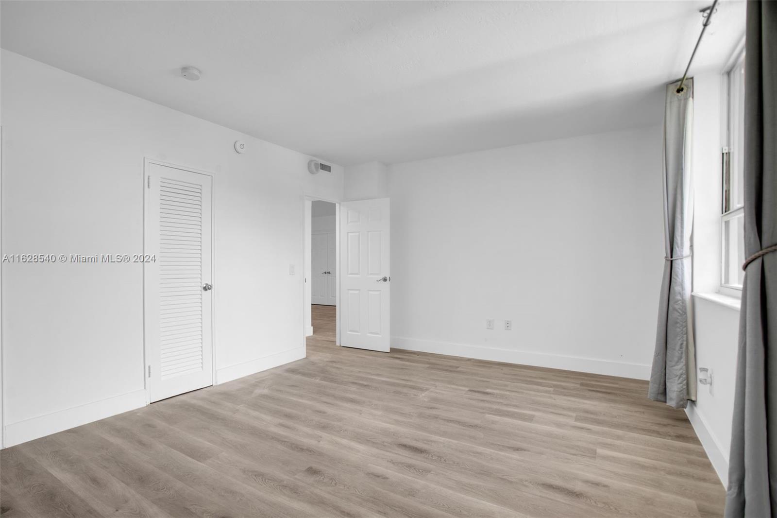 10185 Collins Ave # 1203
