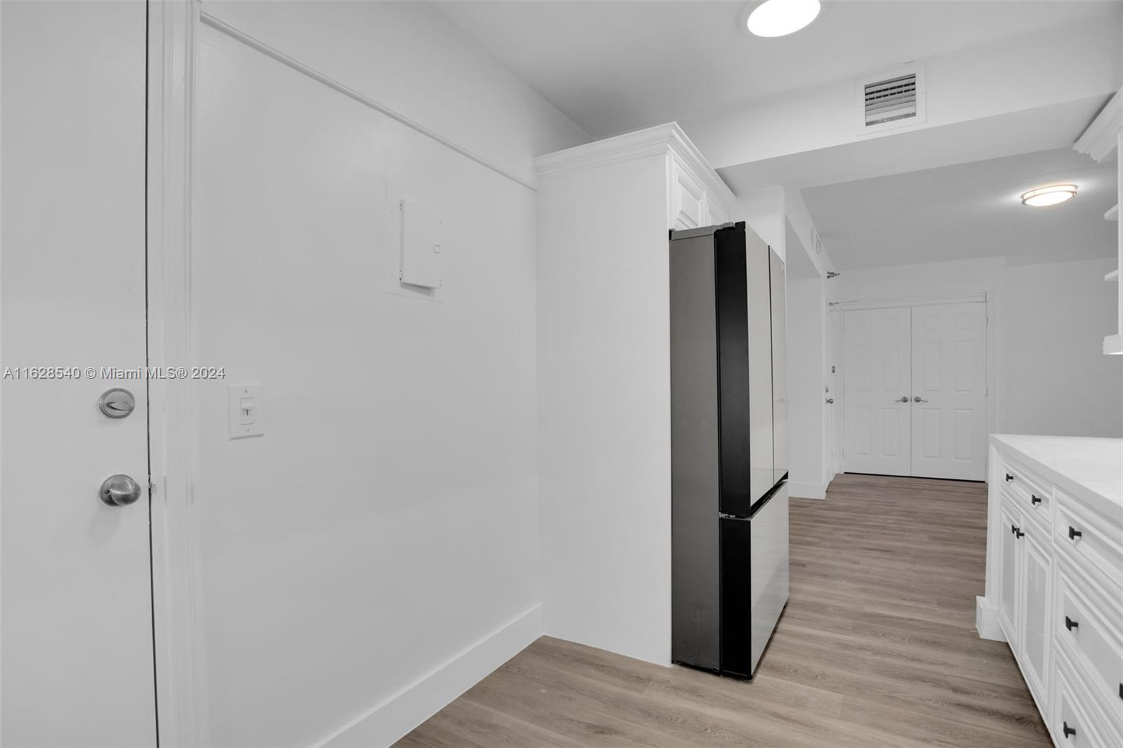 10185 Collins Ave # 1203