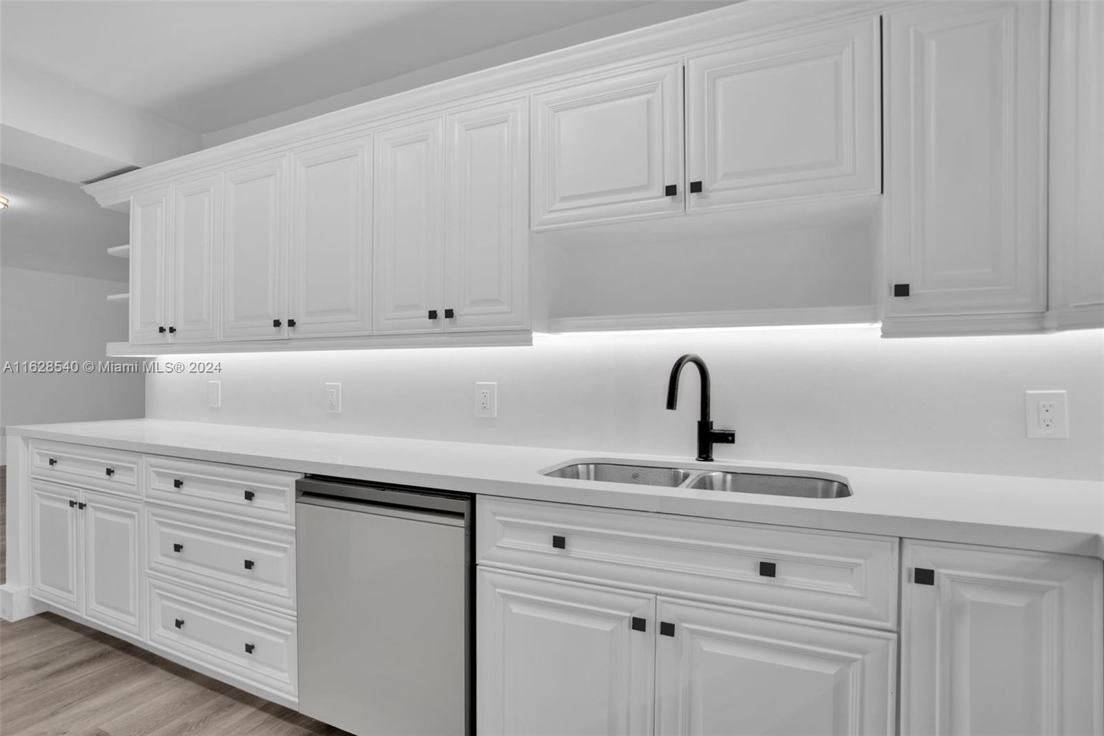 10185 Collins Ave # 1203