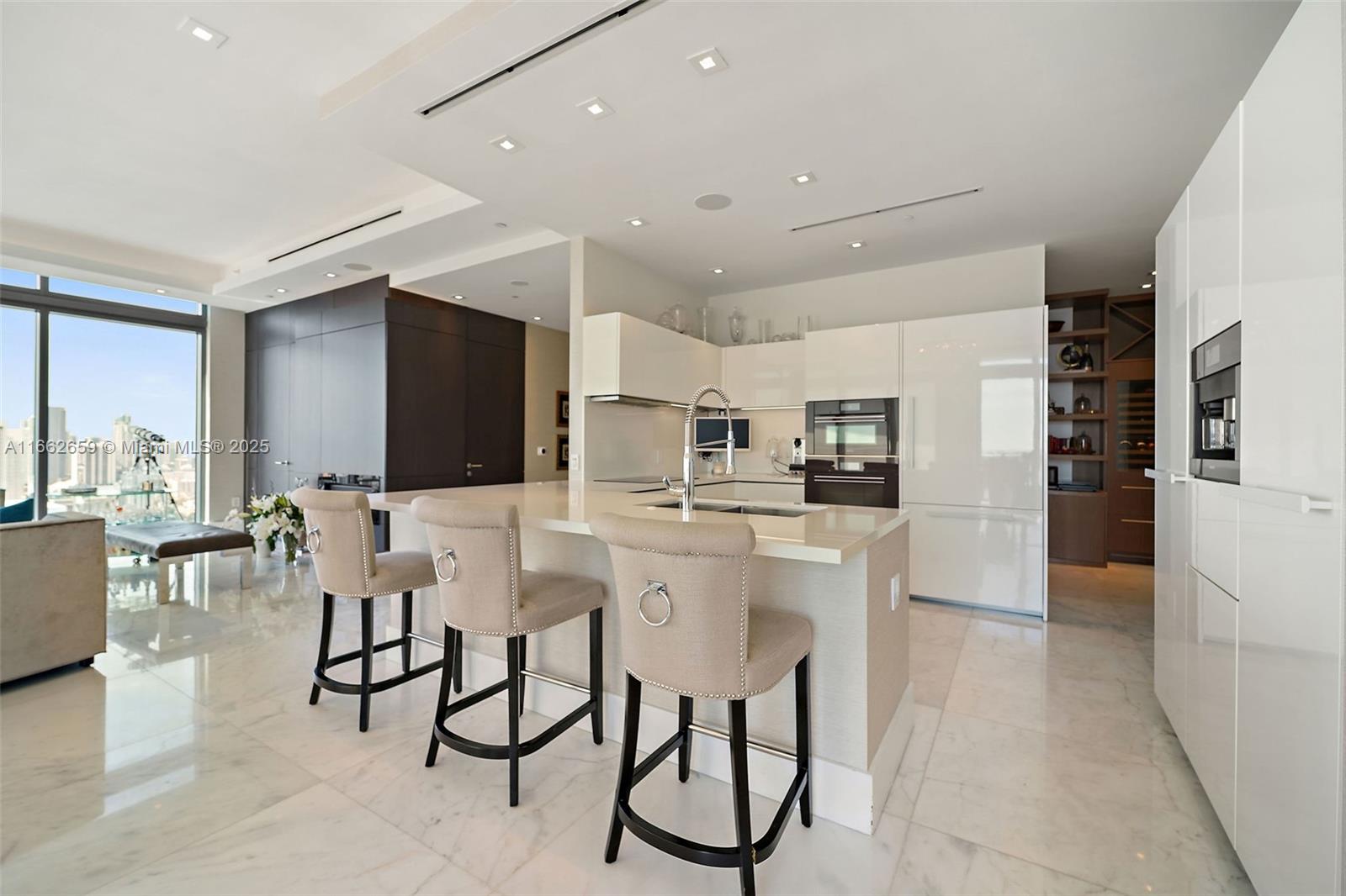 460 NE 28th St # 4104