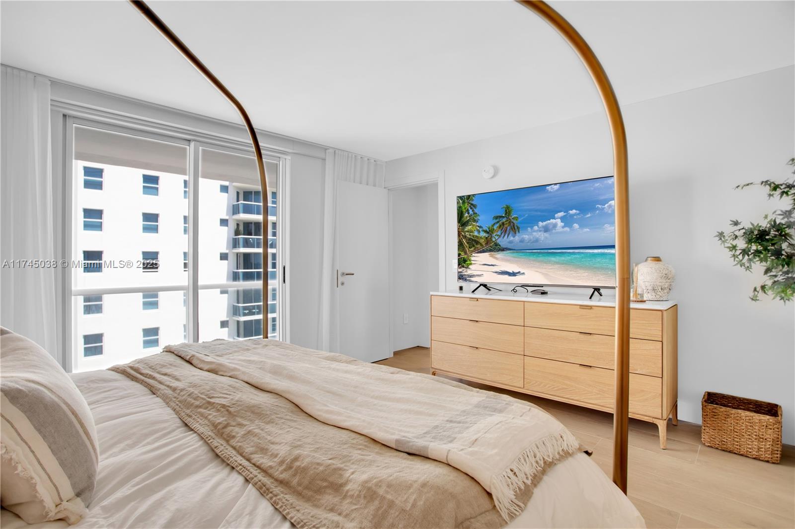 9195 Collins Ave # 903