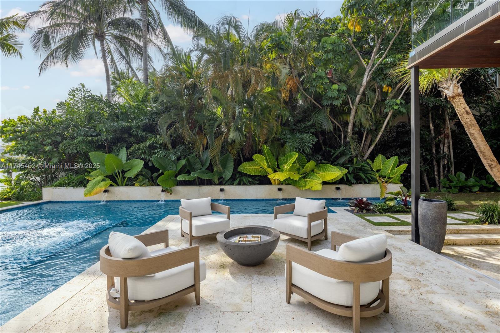 250 S Hibiscus Dr