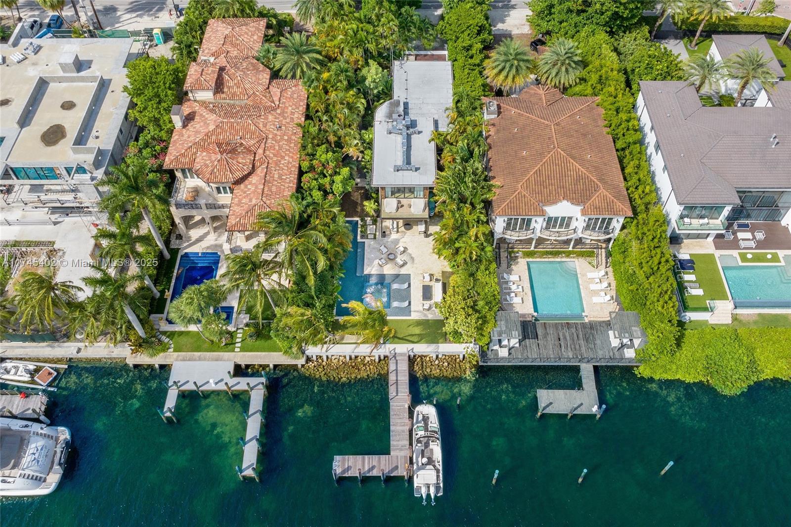 250 S Hibiscus Dr