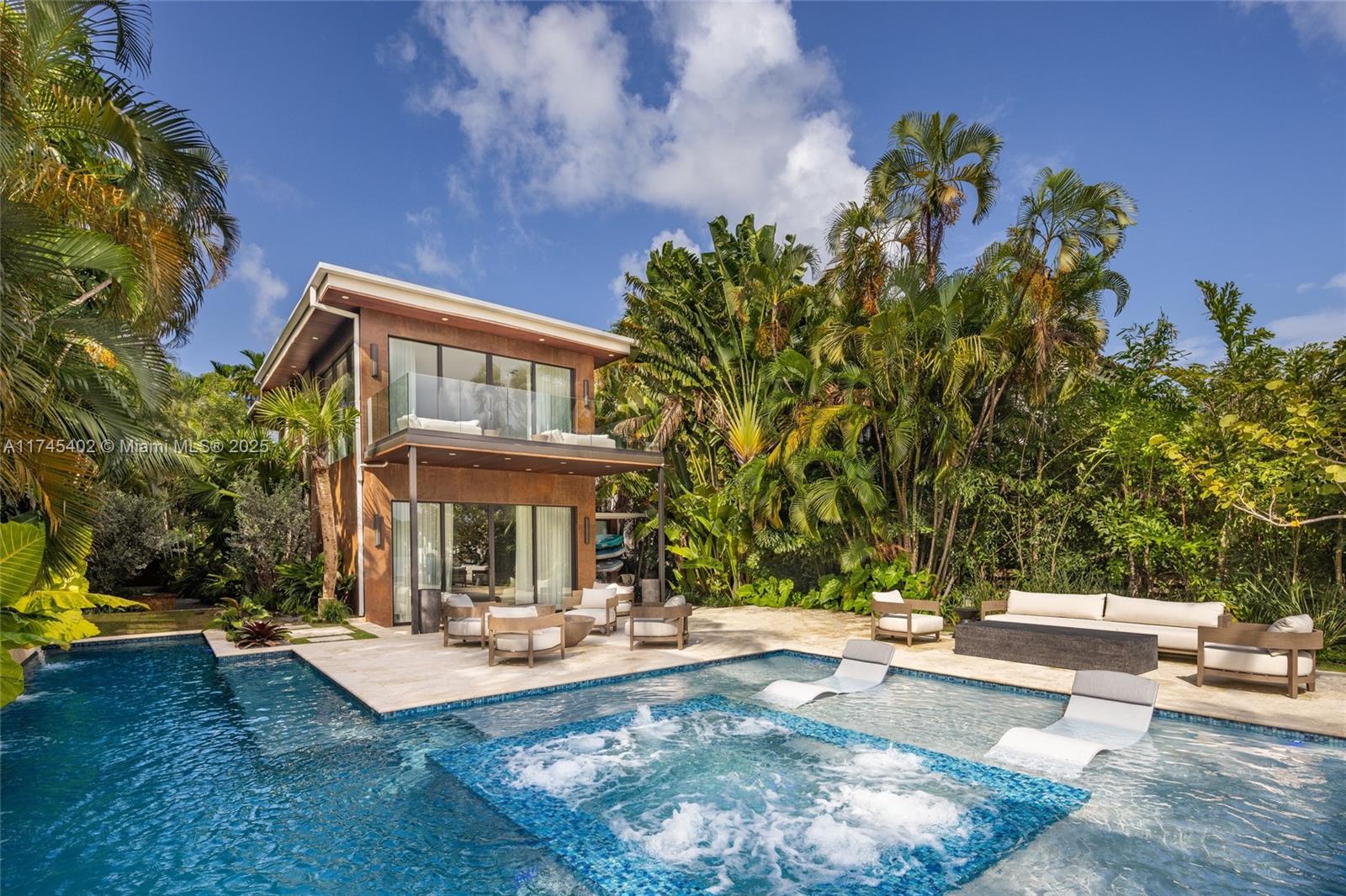 250 S Hibiscus Dr