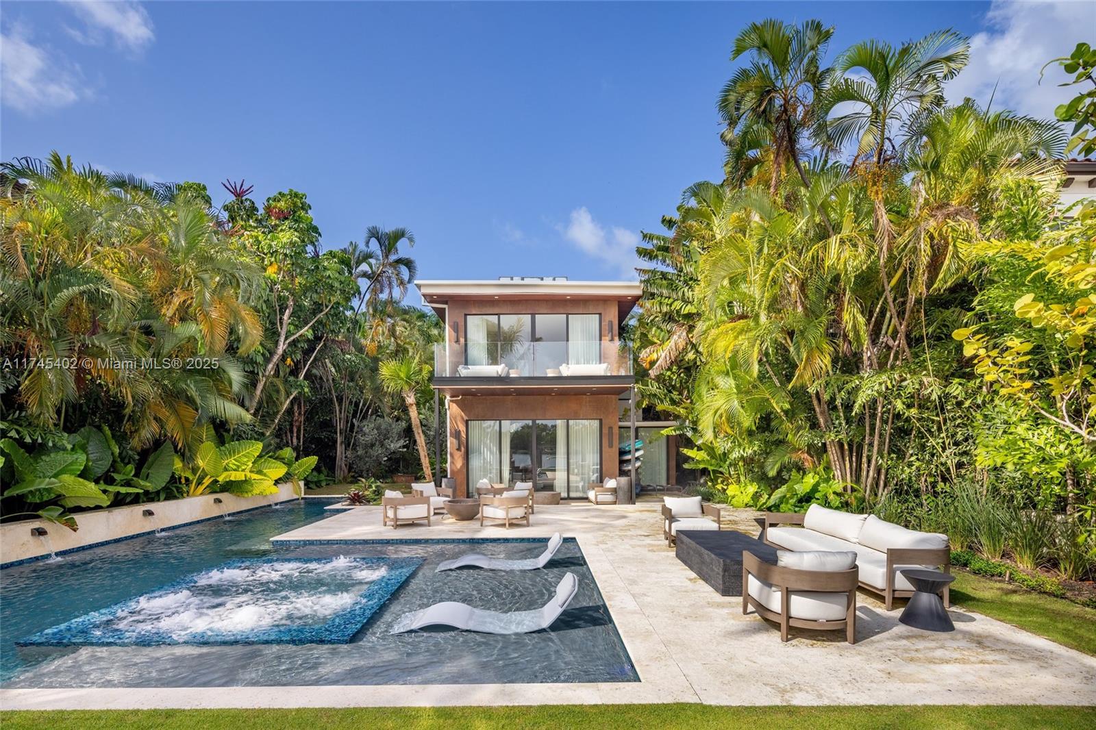 250 S Hibiscus Dr