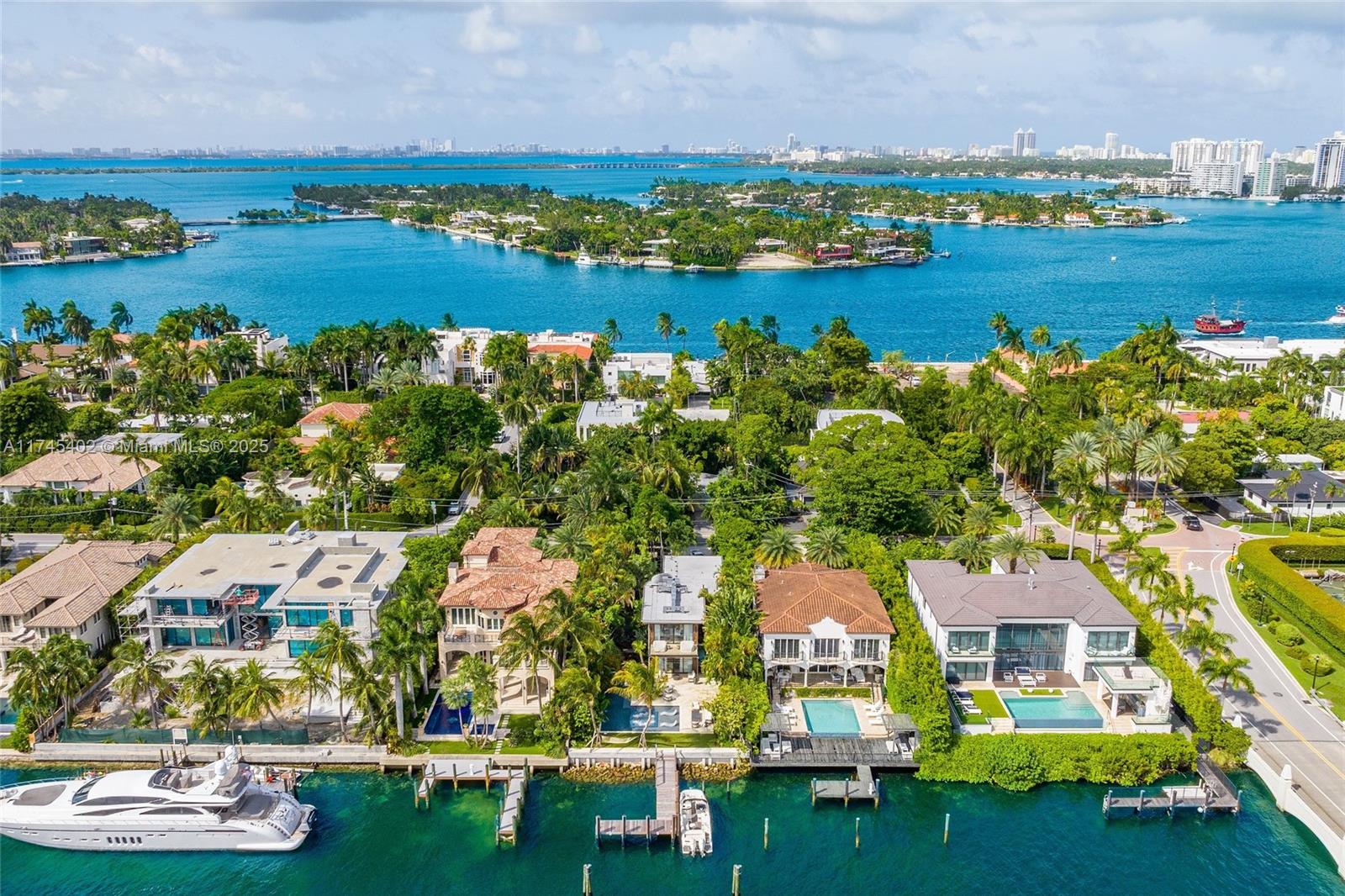 250 S Hibiscus Dr