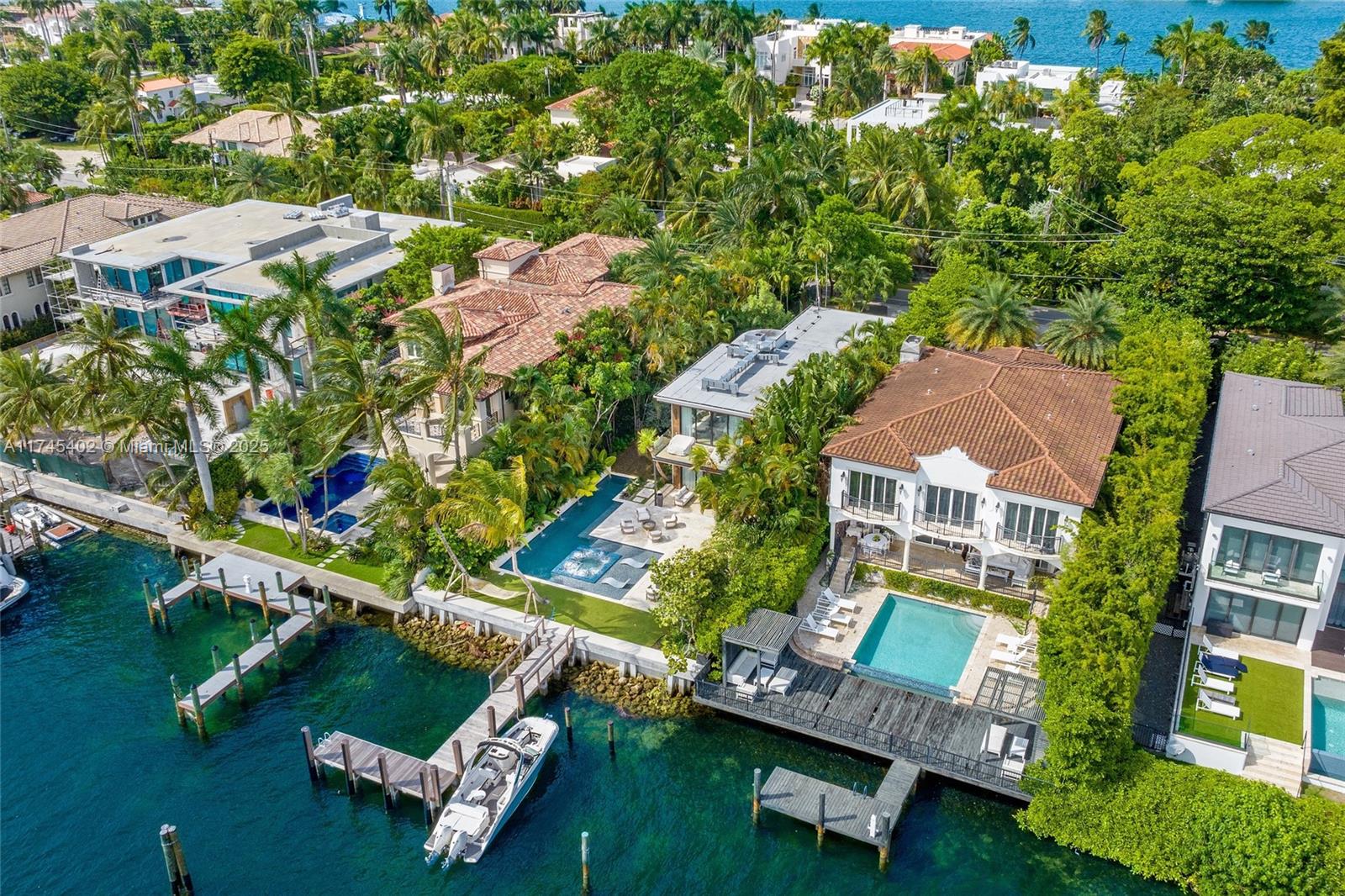 250 S Hibiscus Dr