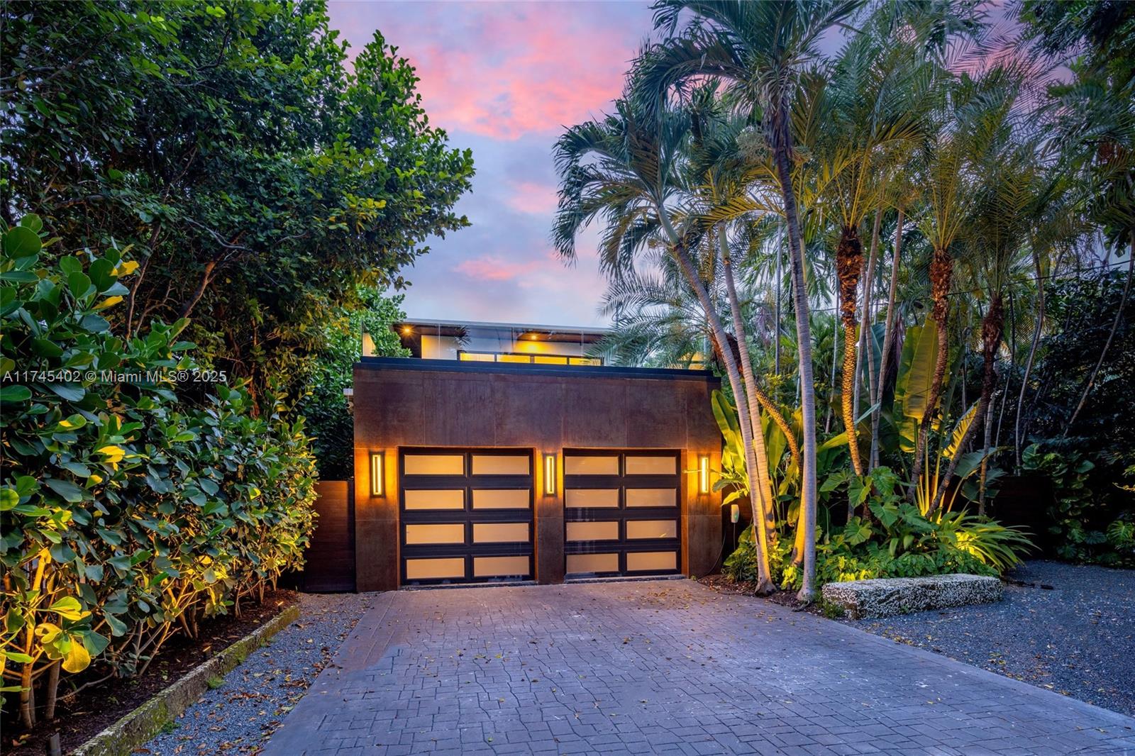 250 S Hibiscus Dr