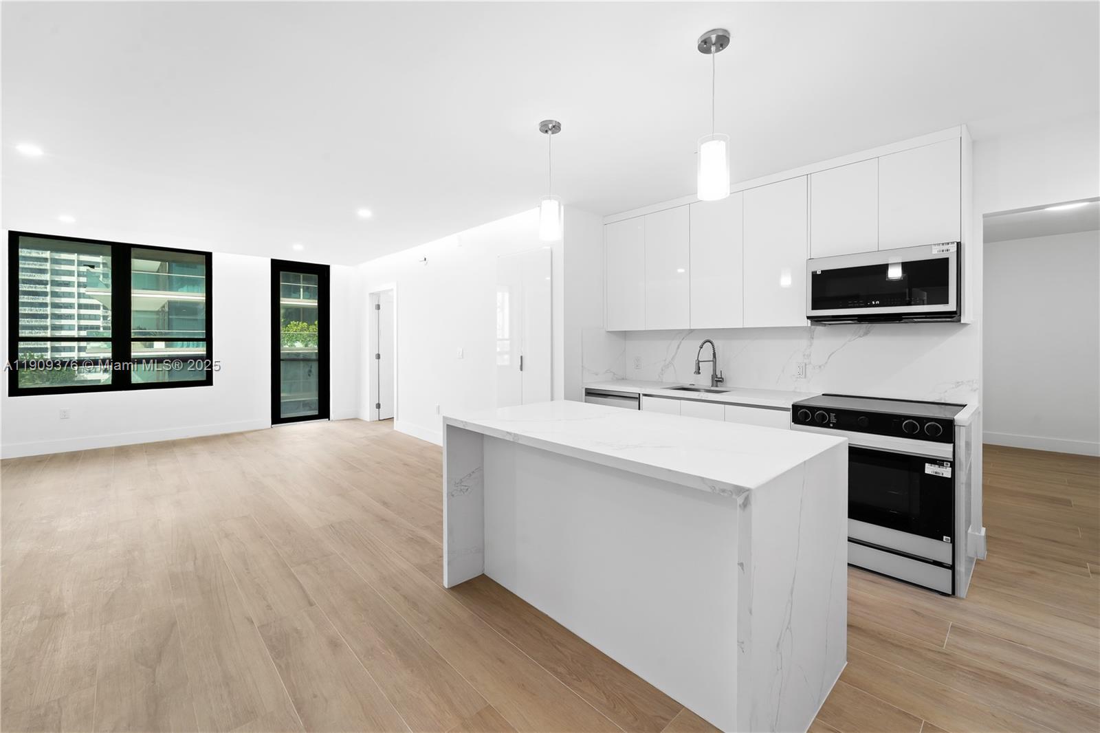 10185 Collins Ave # 722