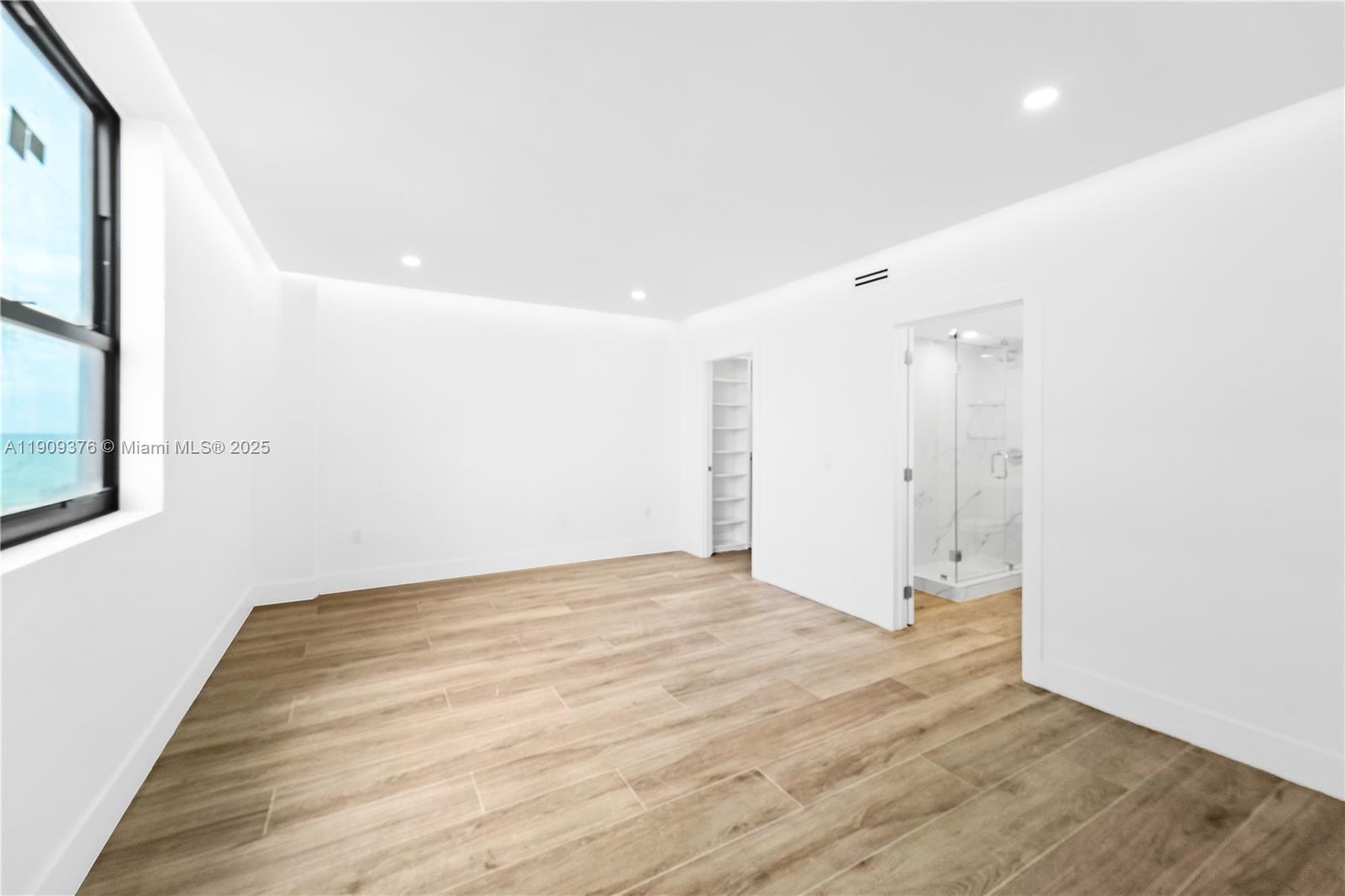 10185 Collins Ave # 722