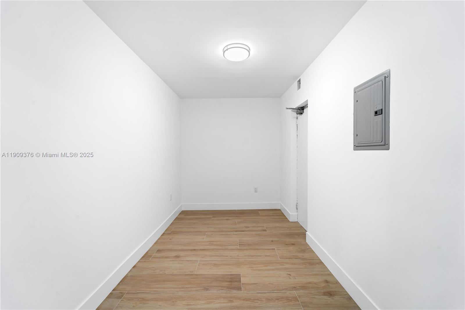10185 Collins Ave # 722