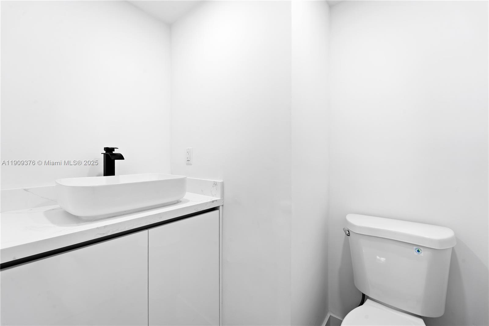 10185 Collins Ave # 722