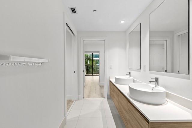 121 NE 34th St # L303