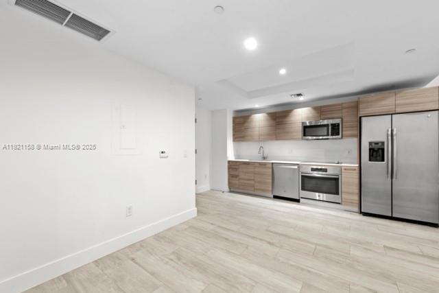 121 NE 34th St # L303