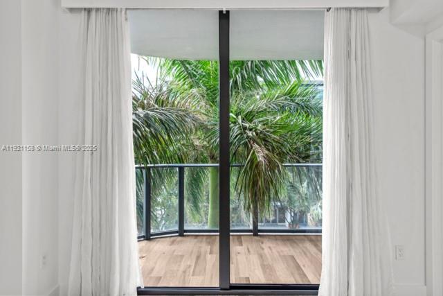 121 NE 34th St # L303