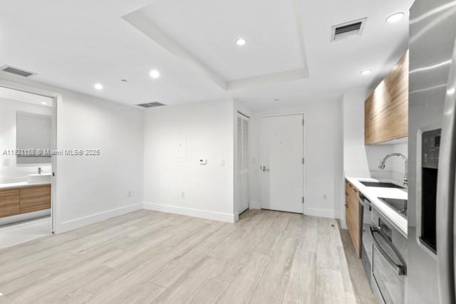 121 NE 34th St # L303