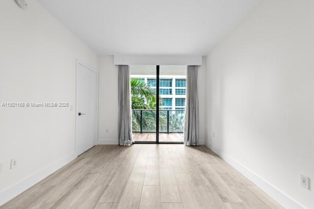 121 NE 34th St # L303