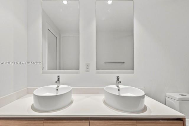 121 NE 34th St # L303