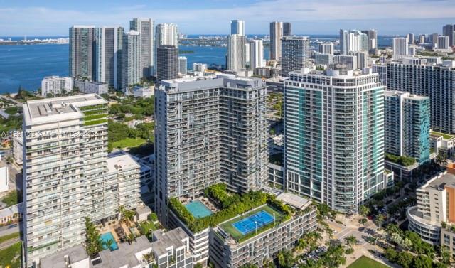 121 NE 34th St # L303