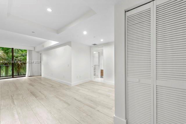 121 NE 34th St # L303