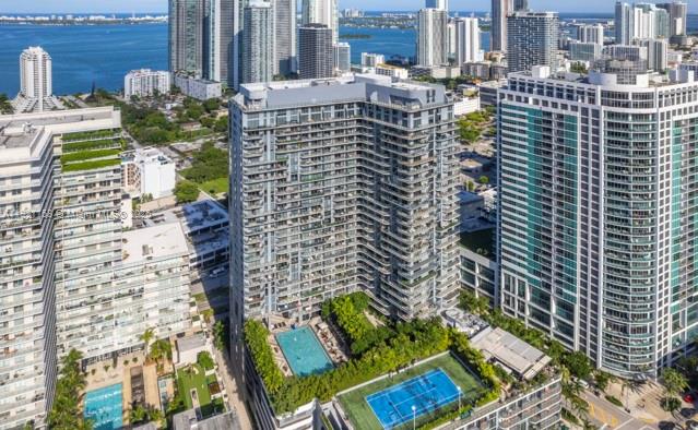 121 NE 34th St # L303