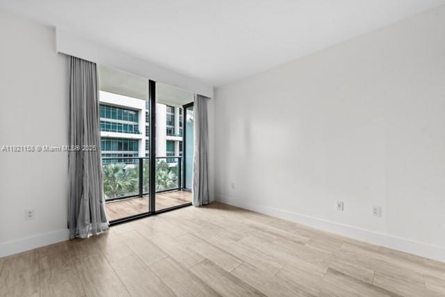 121 NE 34th St # L303