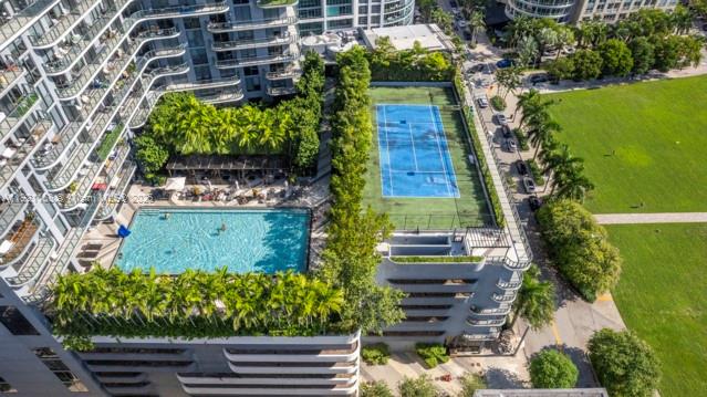 121 NE 34th St # L303