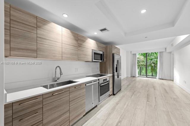 121 NE 34th St # L303