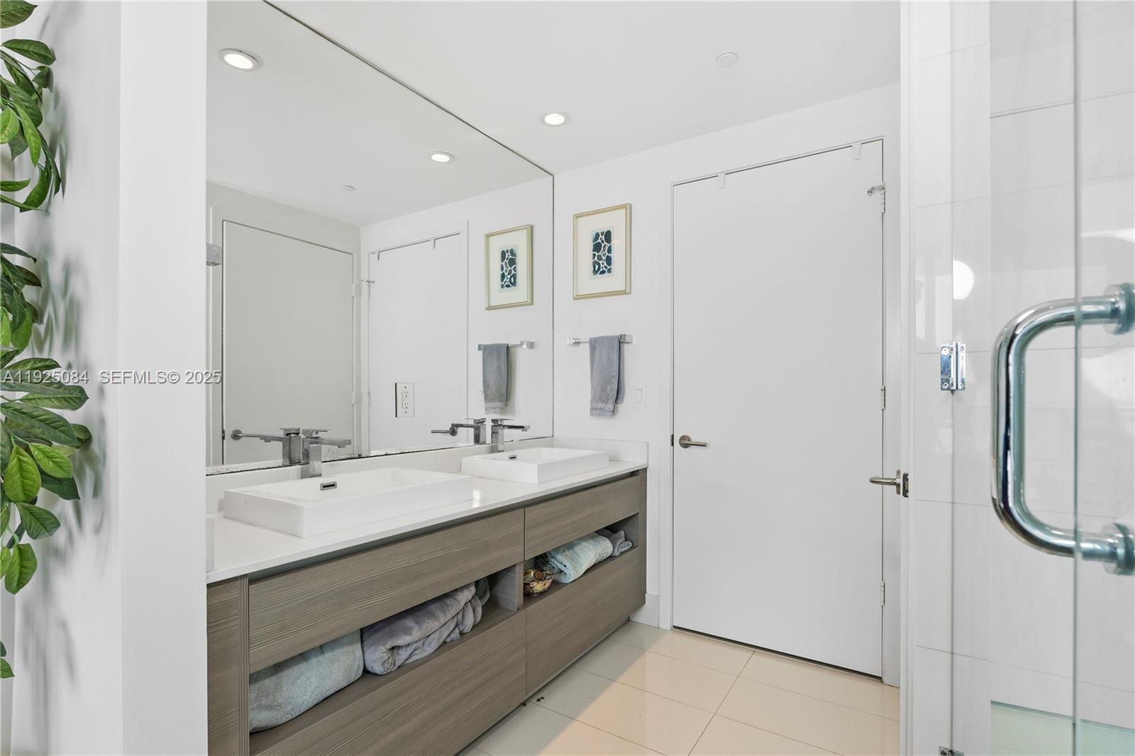 460 NE 28th St # 3106