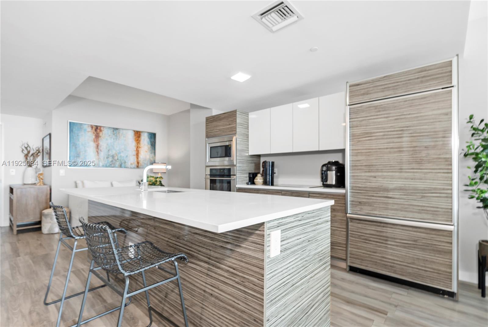 460 NE 28th St # 3106