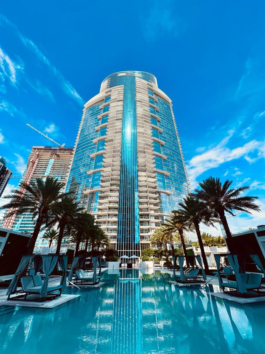 851 NE 1st Ave # 1204