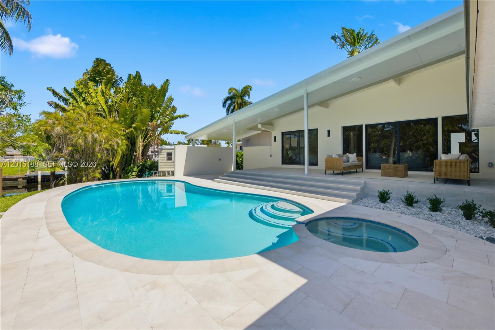 2637 Sugarloaf Ln