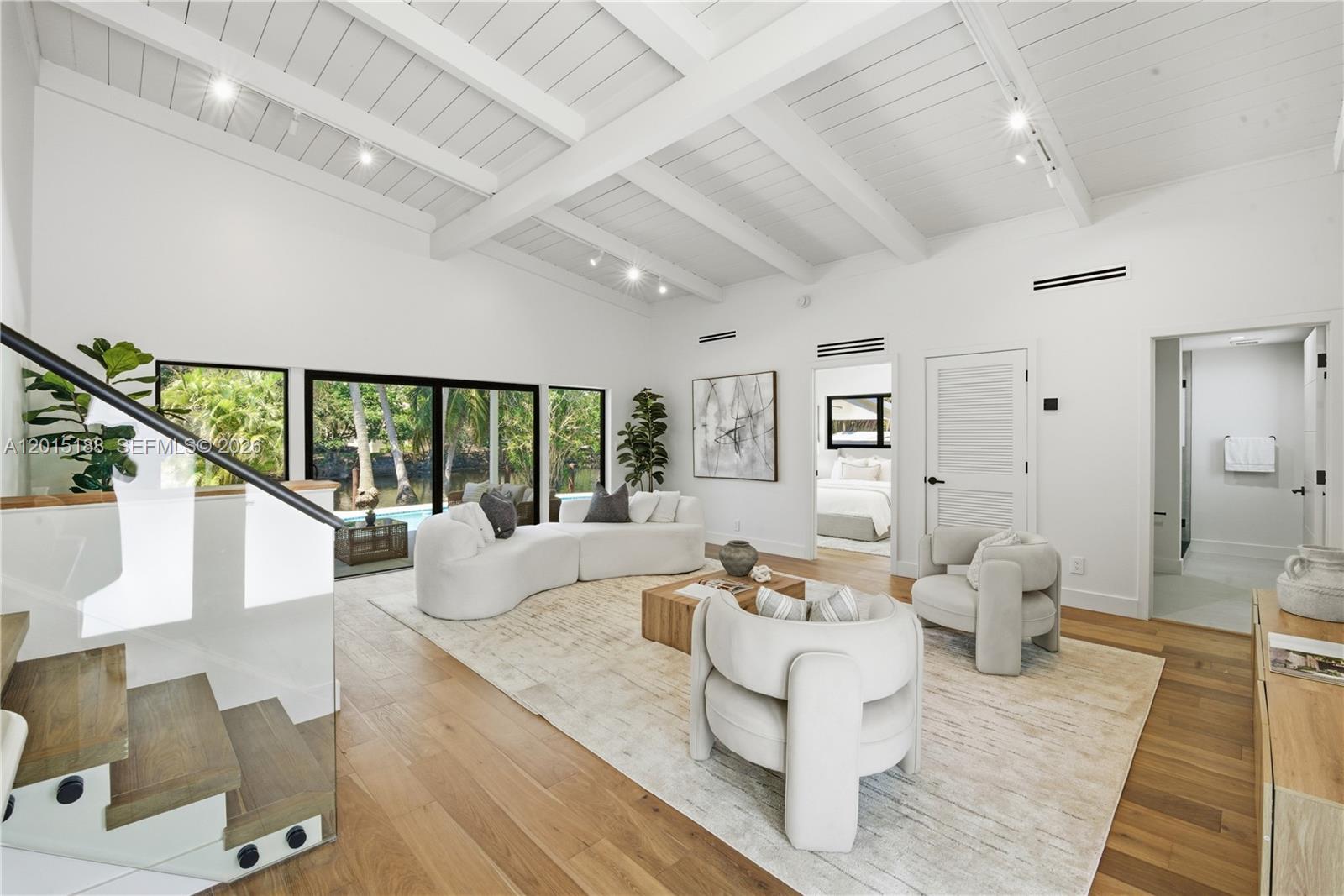 2637 Sugarloaf Ln