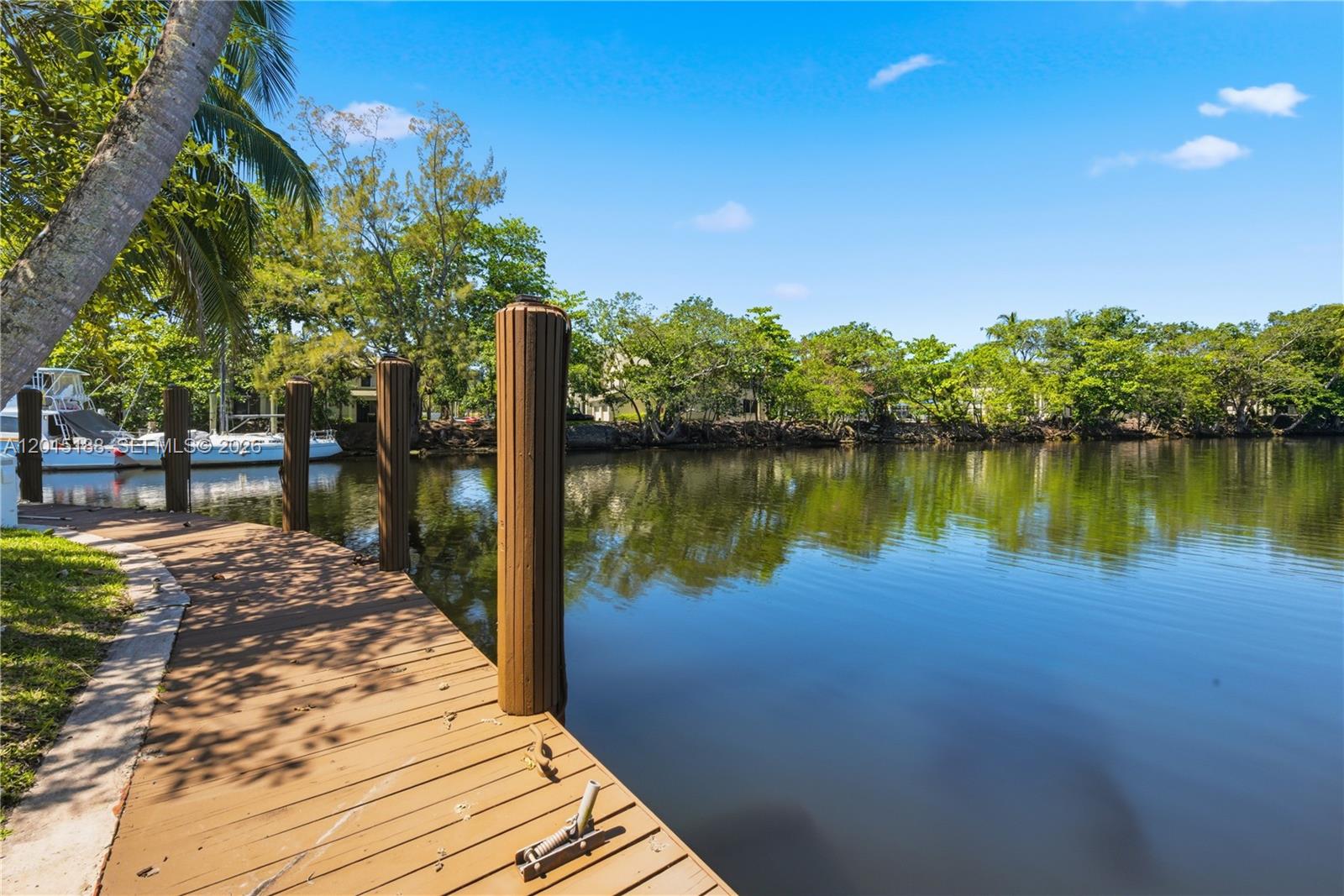 2637 Sugarloaf Ln