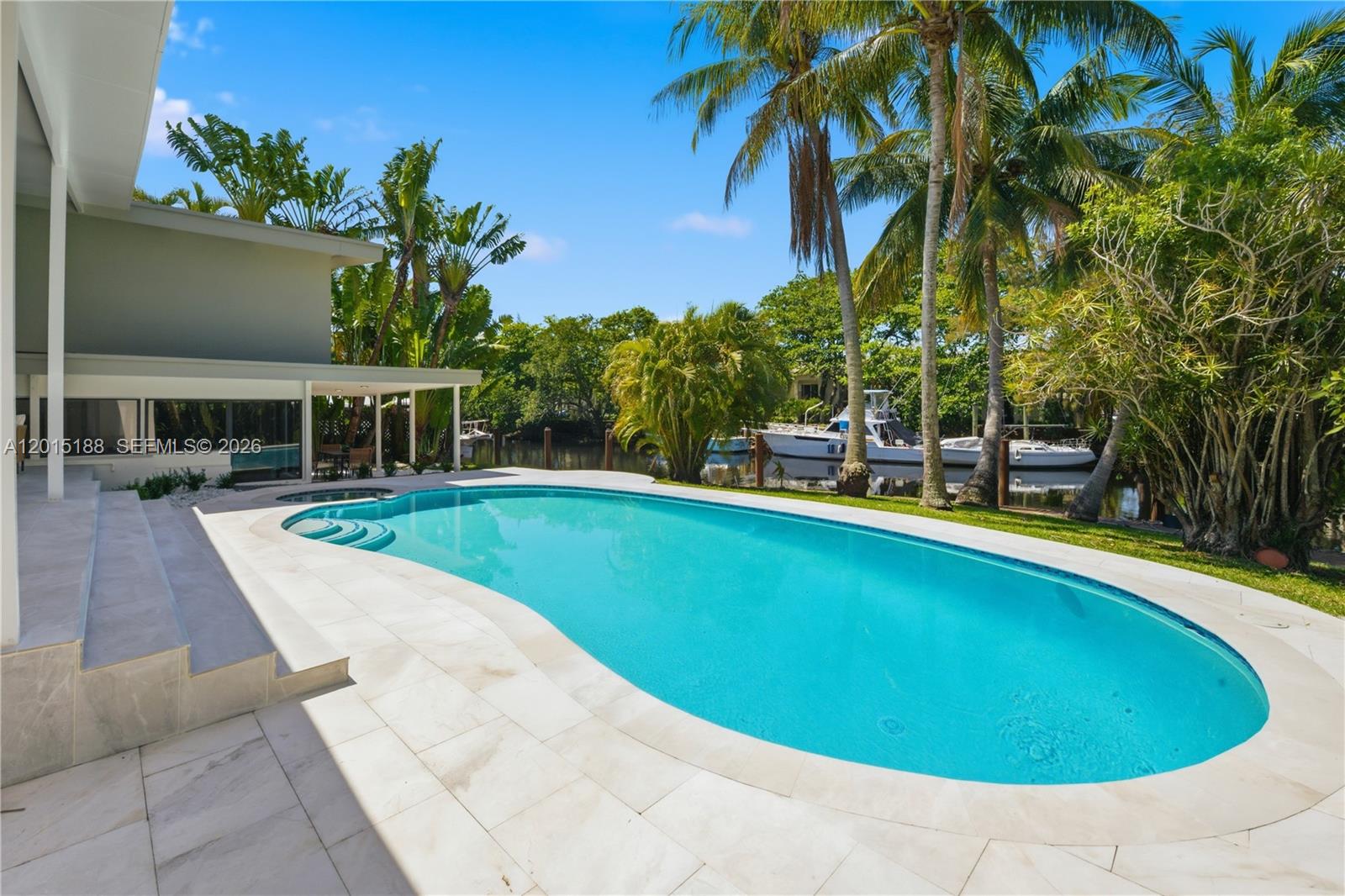 2637 Sugarloaf Ln