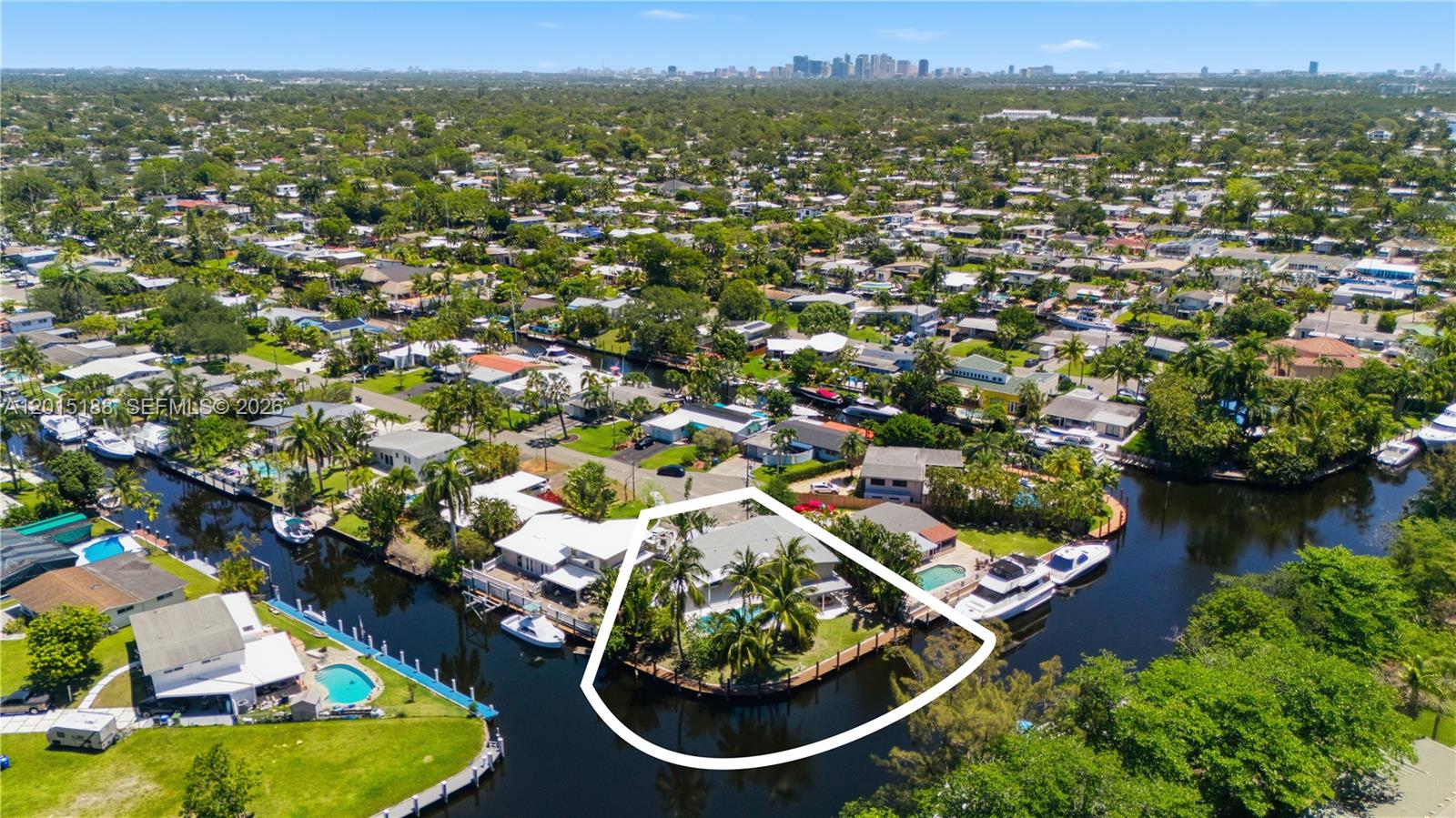 2637 Sugarloaf Ln