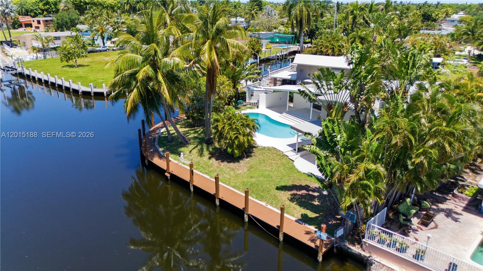 2637 Sugarloaf Ln