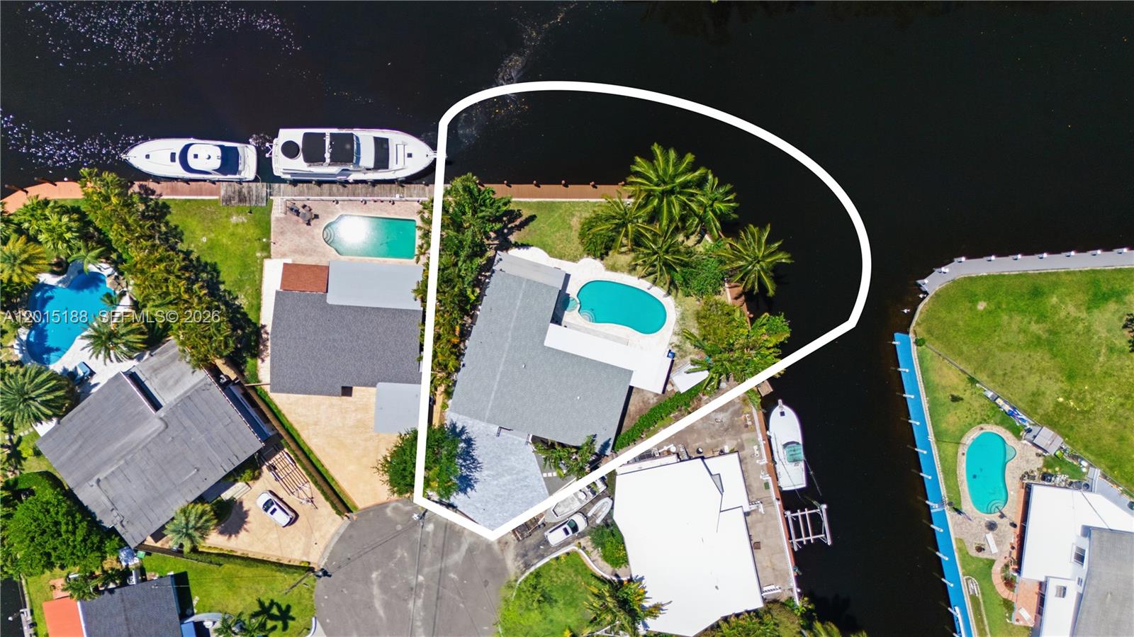 2637 Sugarloaf Ln