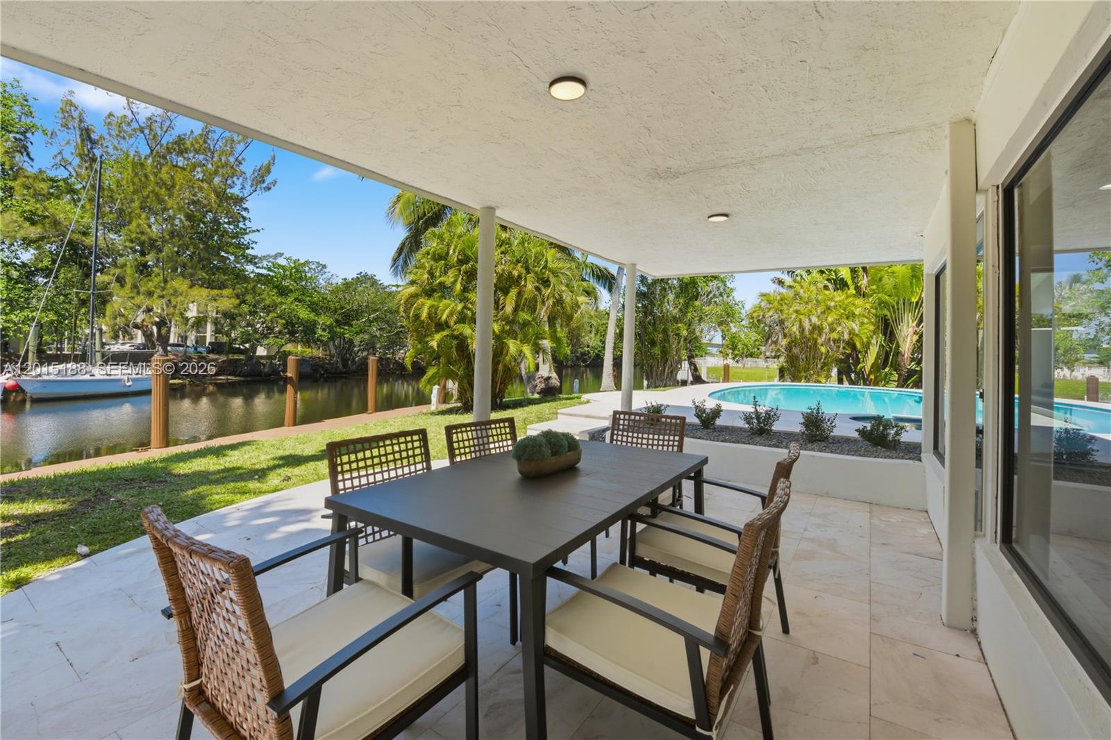 2637 Sugarloaf Ln