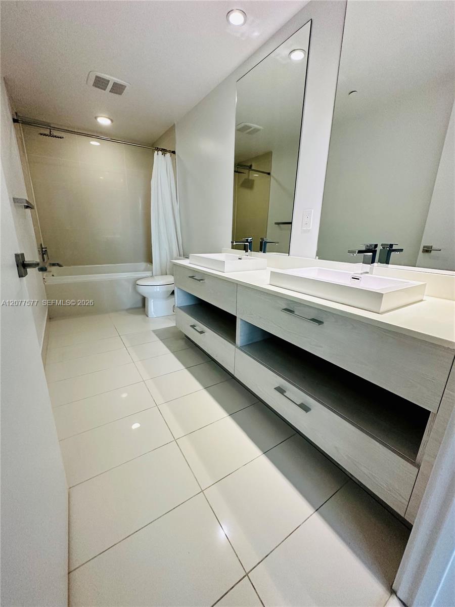 45 SW 9th St # 1202