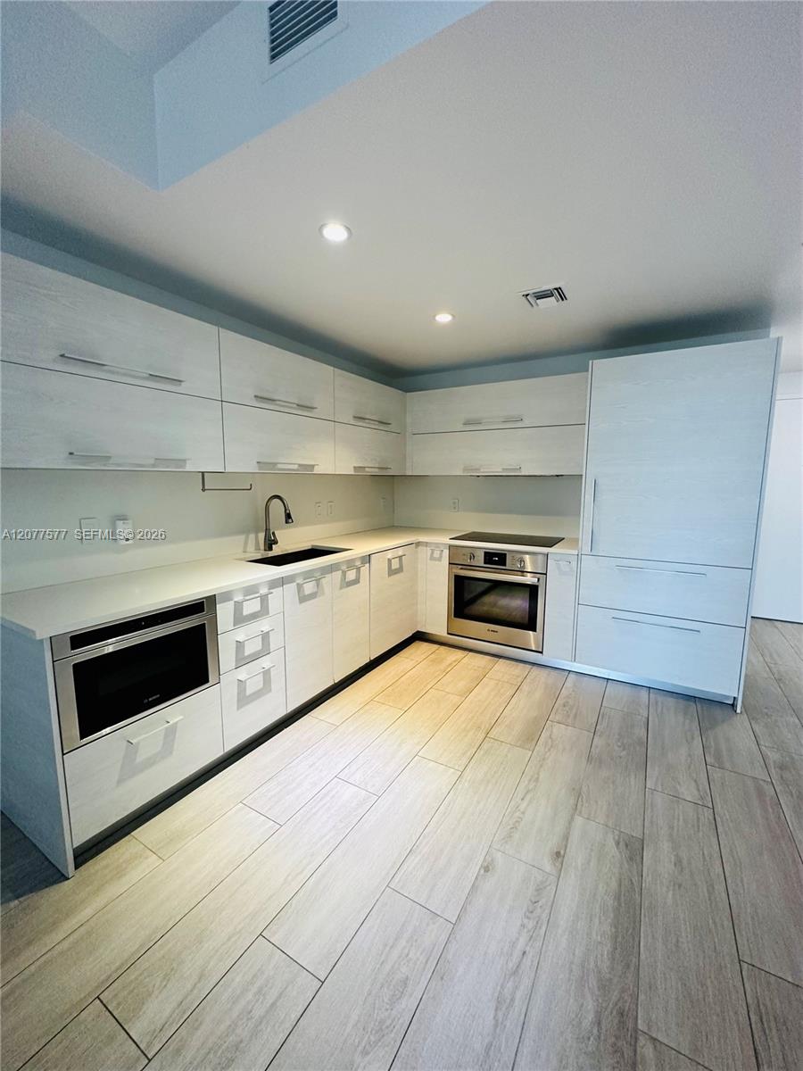 45 SW 9th St # 1202