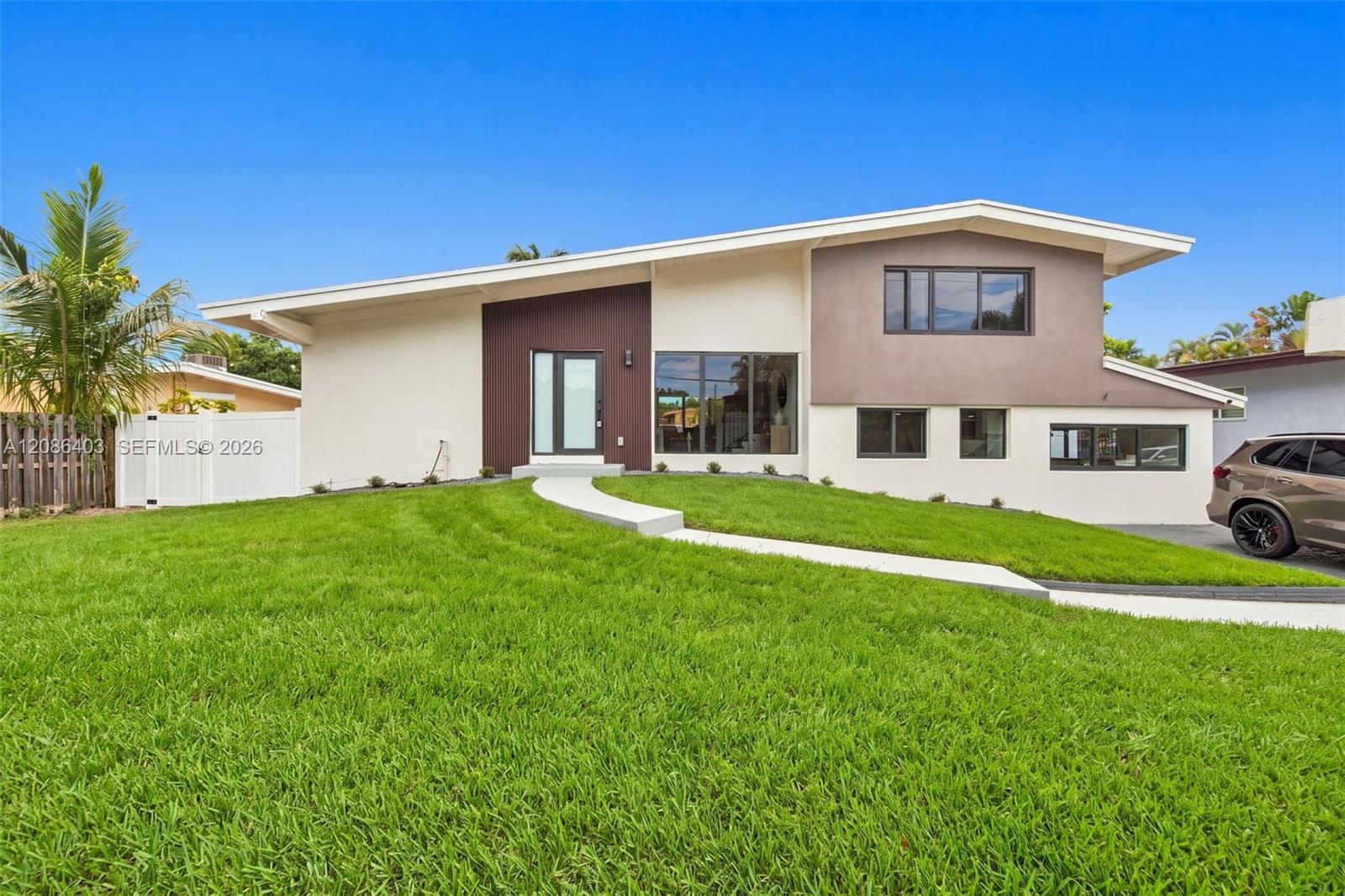 2412 Sugarloaf Ln