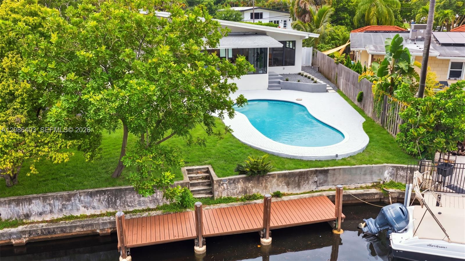 2412 Sugarloaf Ln