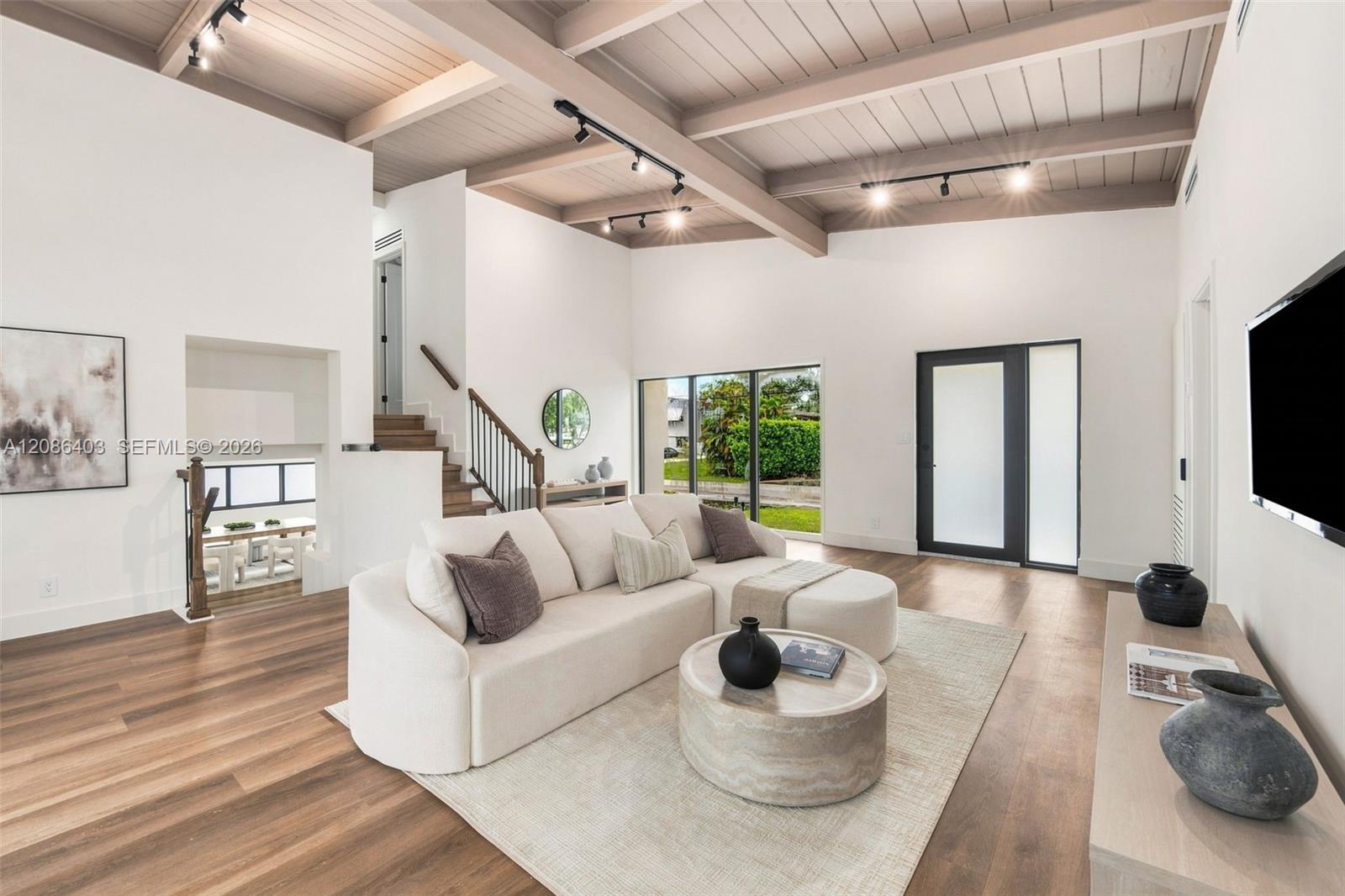 2412 Sugarloaf Ln