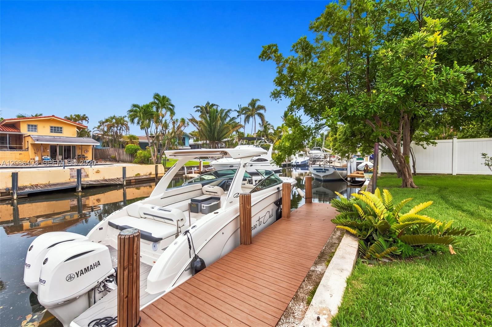 2412 Sugarloaf Ln