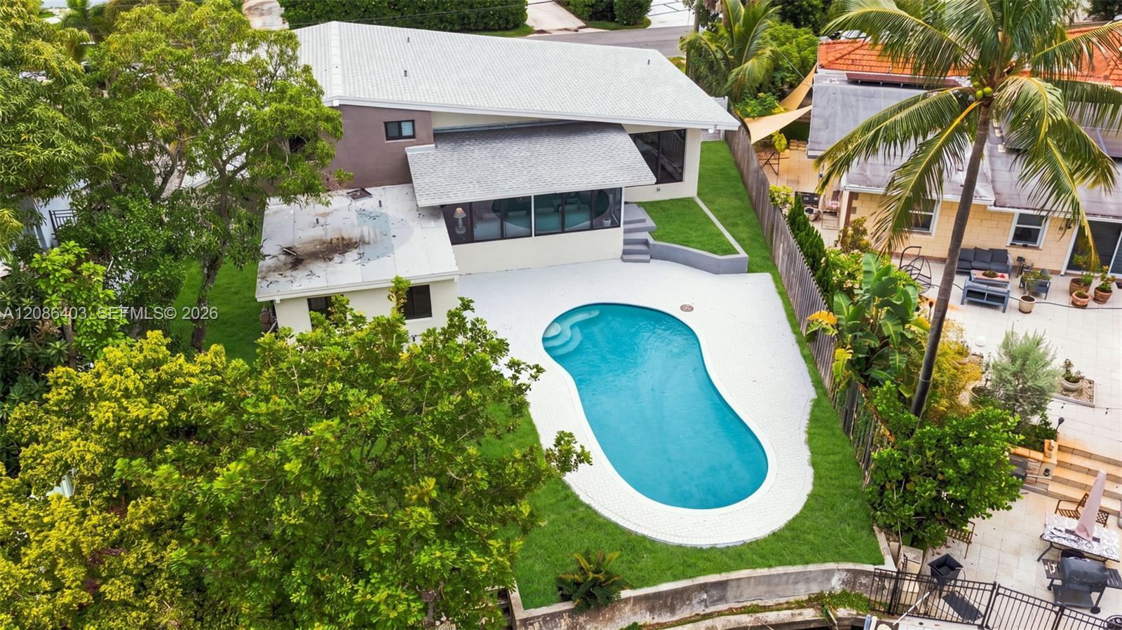 2412 Sugarloaf Ln