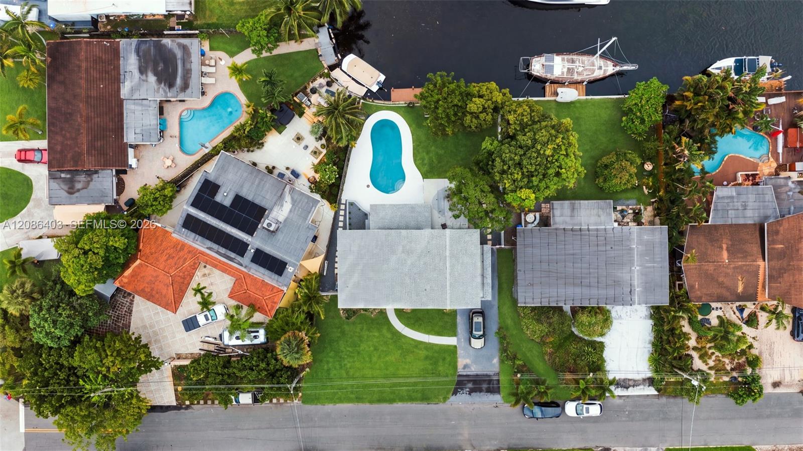 2412 Sugarloaf Ln