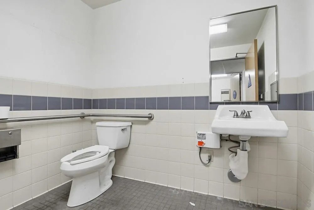 1568 Lancaster Point Way