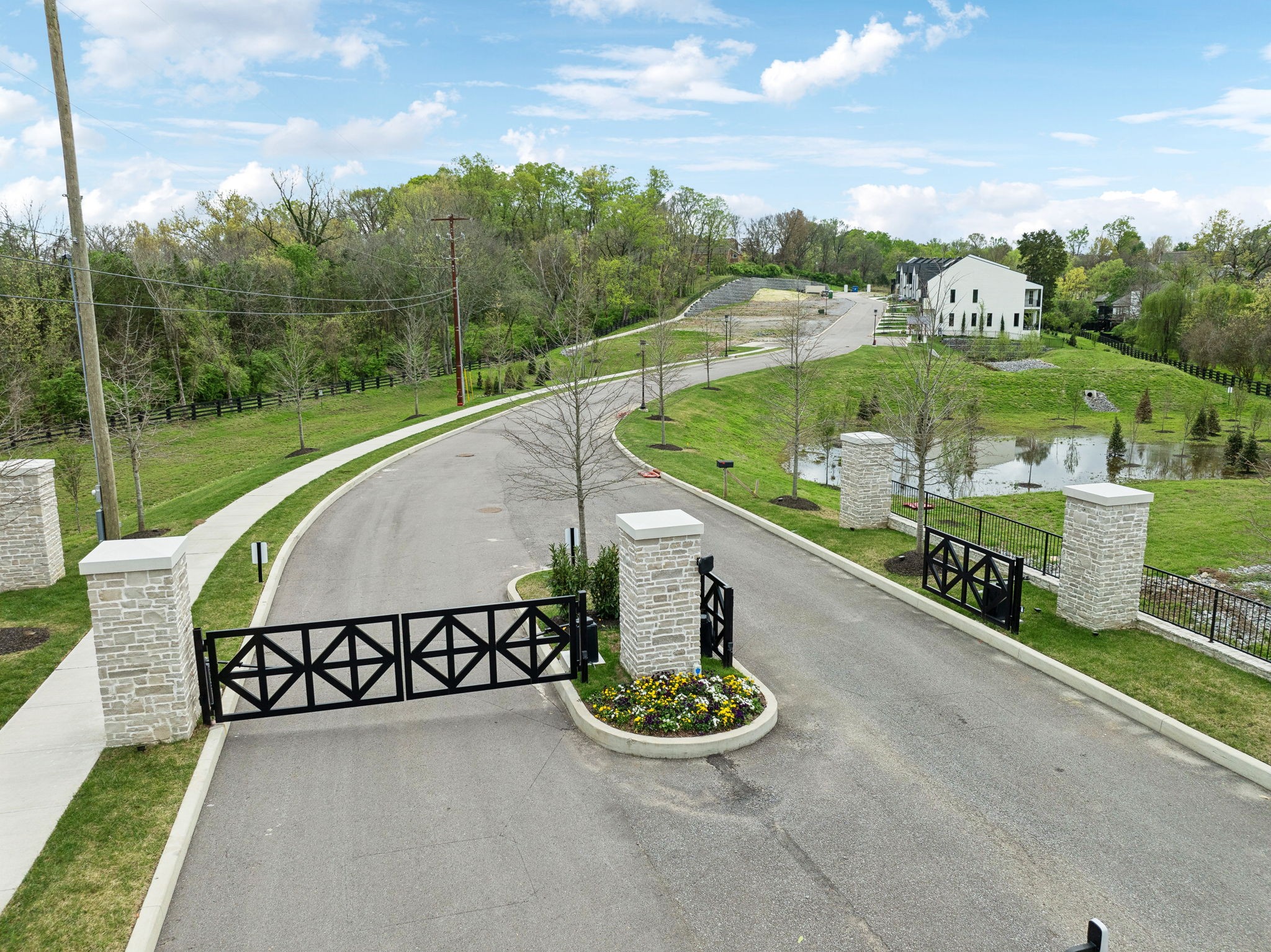 112 Shadow Springs Dr